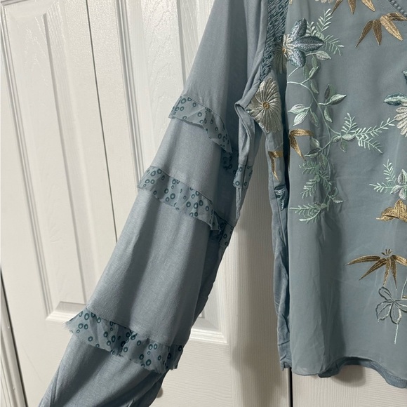 Tiny Brand Anthropologie Women’s Blue Motif Long-Sleeve Ruffled Top size Large - Picture 10 of 14